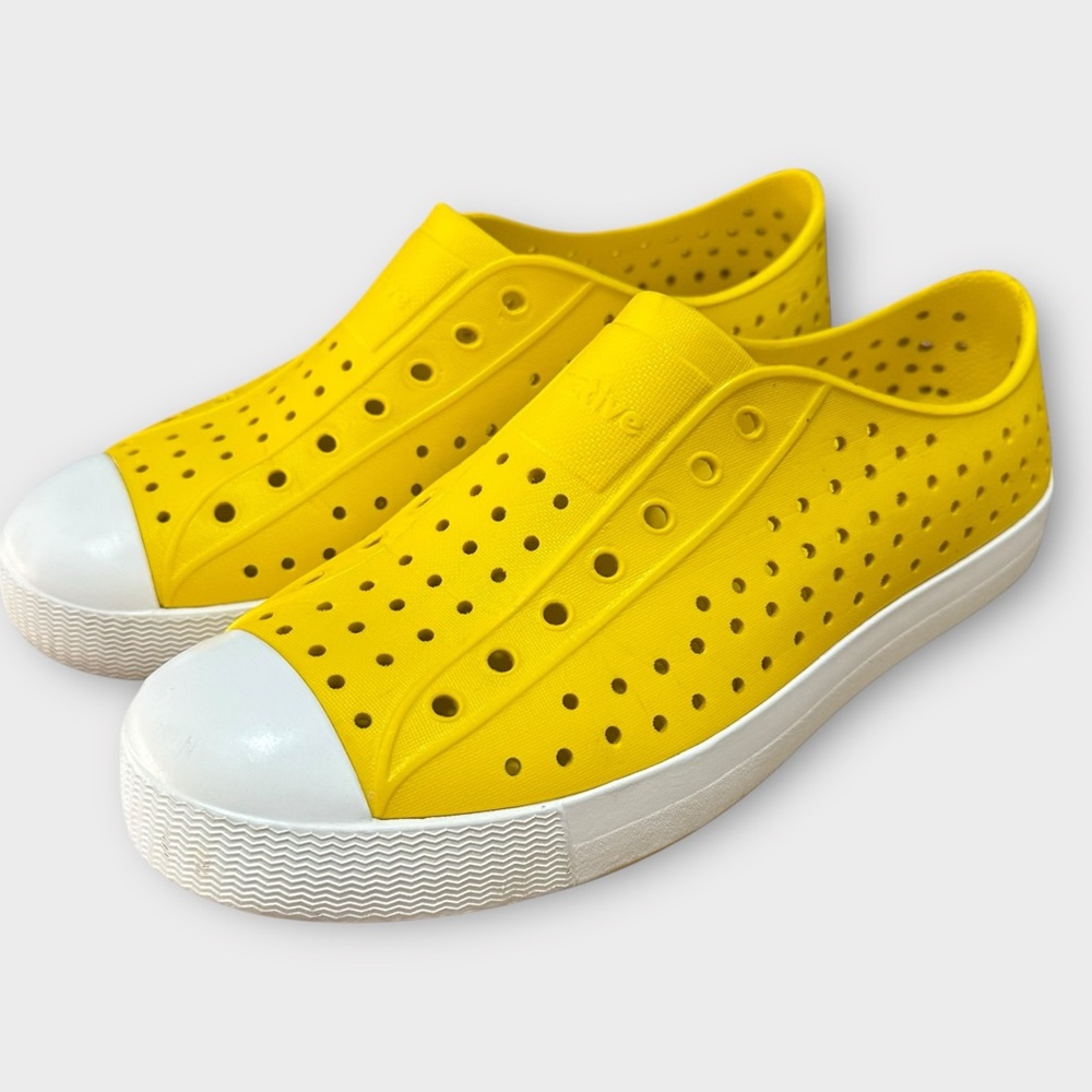 Native Jefferson Yellow Youth Size 6 J6 Slip On Sneakers Shoes Outdoor Active